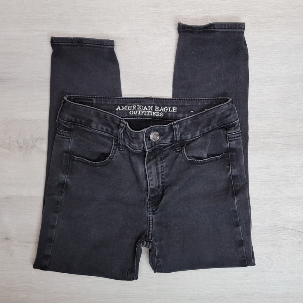 American Eagle Hi Rise black size 4 jegging crop jeans